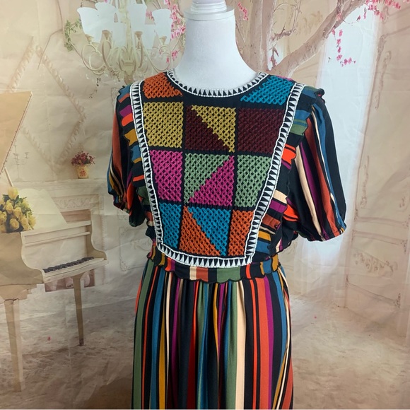 NEW Farm Rio EXTRAORDINARY EMBROIDERED VISCOSE MIDI DRESS IN WARMING STR… - Picture 5 of 14